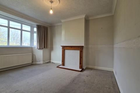 2 bedroom maisonette to rent, Claybury Broadway, Clayhall, IG5 0JA
