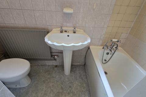 2 bedroom maisonette to rent, Claybury Broadway, IG5