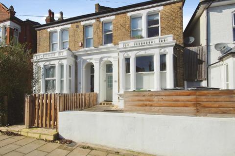 2 bedroom apartment to rent, Wolfington Road, London, SE27