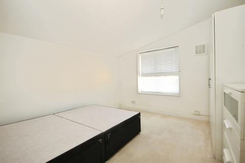 2 bedroom apartment to rent, Wolfington Road, London, SE27