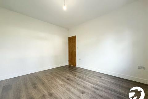 4 bedroom semi-detached house to rent, St. Quentin Road, Welling, DA16