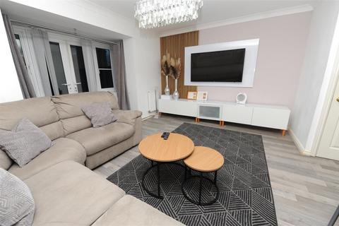 3 bedroom townhouse for sale, Brander Close, Idle BD10