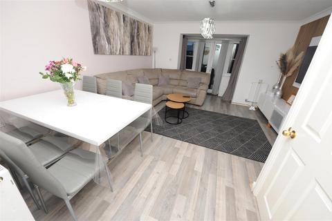 3 bedroom townhouse for sale, Brander Close, Idle BD10