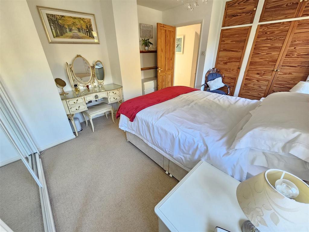 Bedroom 1 (2).jpg
