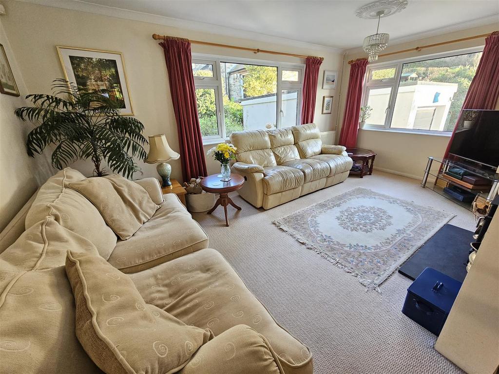Sitting Room (2).jpg