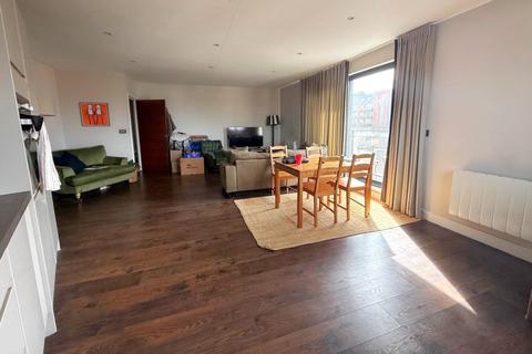 2 bedroom apartment to rent, Walton-on-Thames, Surrey, KT12
