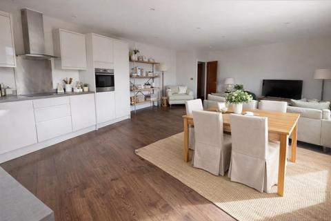 2 bedroom apartment to rent, Walton-on-Thames, Surrey, KT12