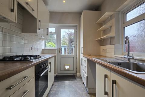 2 bedroom maisonette to rent, Claybury Boradway, IG5