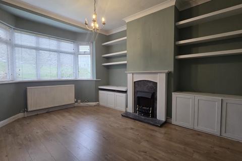 2 bedroom maisonette to rent, Claybury Boradway, IG5
