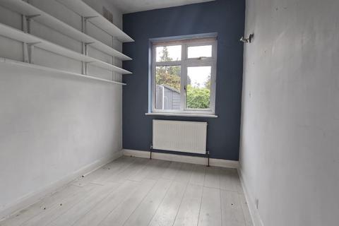 2 bedroom maisonette to rent, Claybury Boradway, IG5