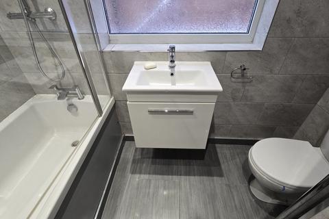 2 bedroom maisonette to rent, Claybury Boradway, IG5