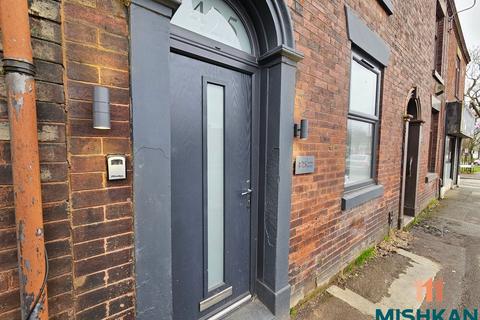 3 bedroom terraced house to rent, Hollins Road, Oldham