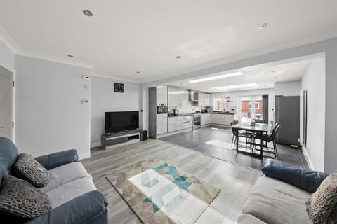 4 bedroom semi-detached house to rent, Marnell Way, Hounslow TW4