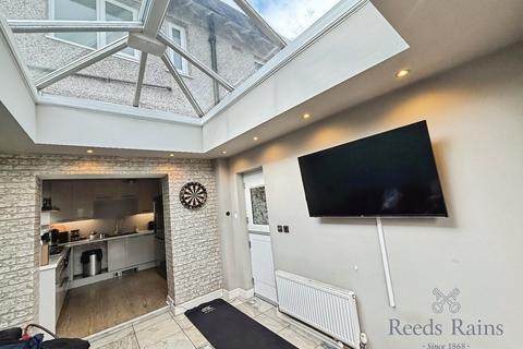 2 bedroom semi-detached house for sale, Eastern Avenue, Lancashire BB10
