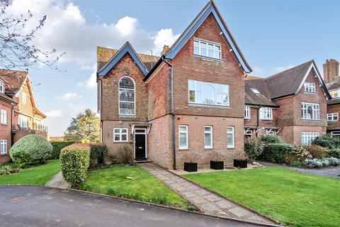 4 bedroom apartment for sale, Eyehurst Park, Outwood Lane, Kingswood, Tadworth