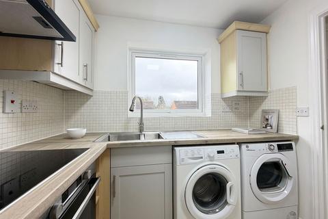 2 bedroom flat to rent, Little London Close, Uxbridge, UB8