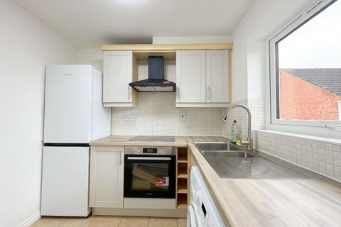 2 bedroom flat to rent, Little London Close, Uxbridge, UB8