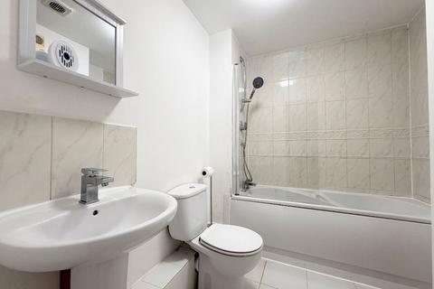 2 bedroom flat to rent, Little London Close, Uxbridge, UB8