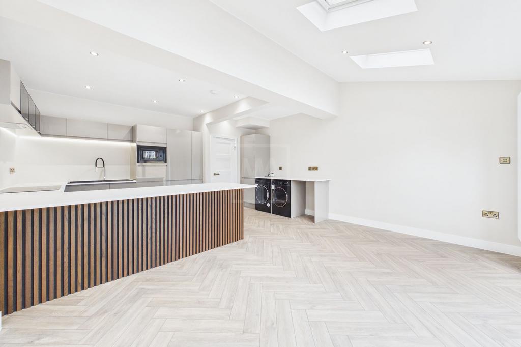 Kitchen/Dining Area