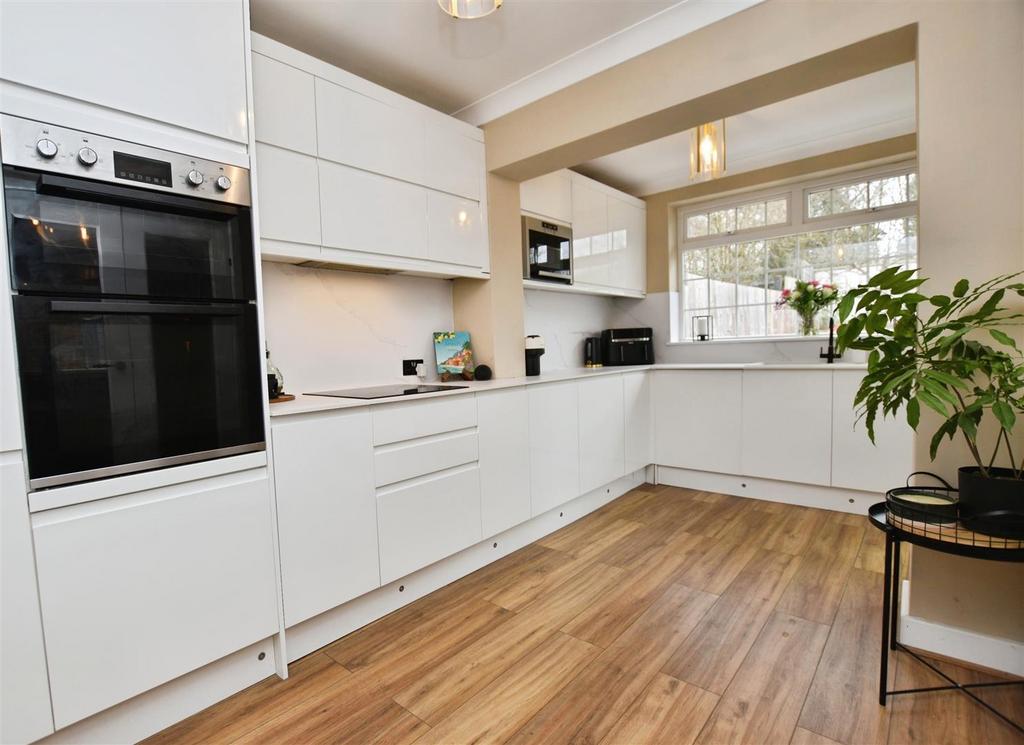 0acae577-kitchen.JPG