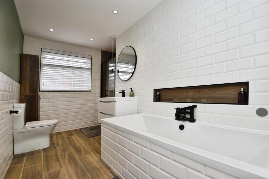 Family Bathroom &amp; Shower