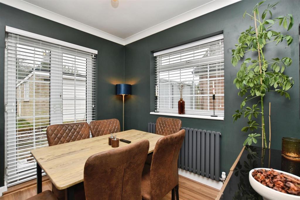 305c3753-dining 20b.JPG