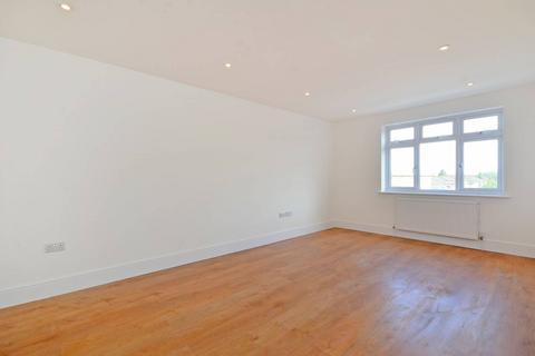 2 bedroom flat to rent, High Road, Wood Green, London, N22