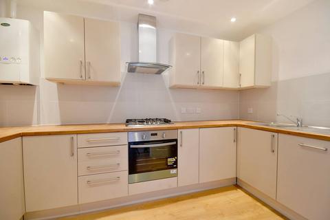 2 bedroom flat to rent, High Road, Wood Green, London, N22