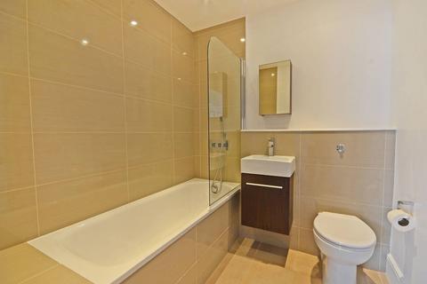 2 bedroom flat to rent, High Road, Wood Green, London, N22