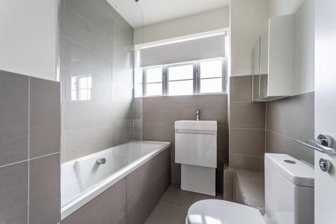 2 bedroom flat to rent, Wandsworth Road, Nine Elms, London, SW8