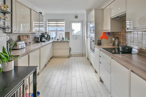 undefined, Kings Road, Brentwood