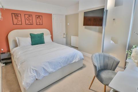 undefined, Kings Road, Brentwood