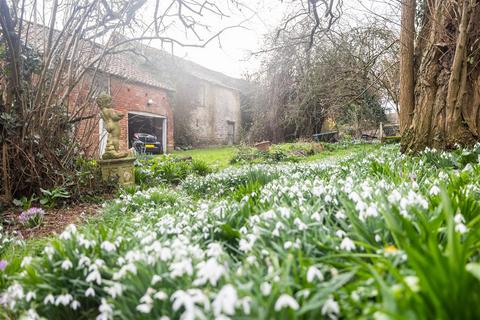 5 bedroom character property for sale, Maltongate, Thornton-Le-Dale, Pickering