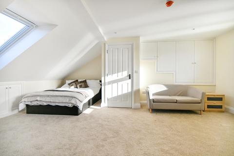 undefined, Redcliffe Street, Swindon, SN2