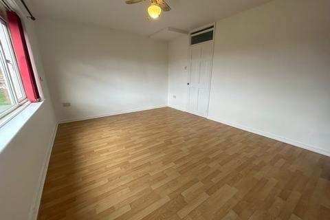 2 bedroom flat to rent, Fisher Street, Great Bridge, TIPTON