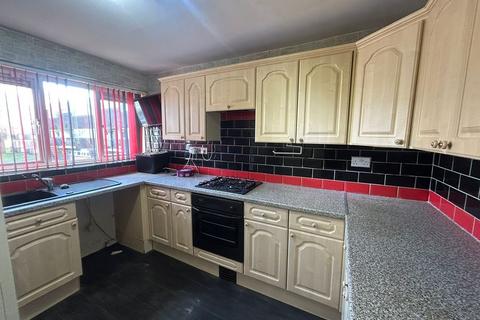 2 bedroom flat to rent, Fisher Street, Great Bridge, TIPTON