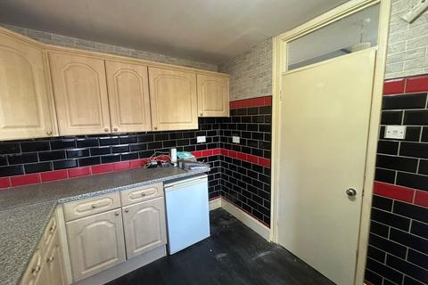 2 bedroom flat to rent, Fisher Street, Great Bridge, TIPTON
