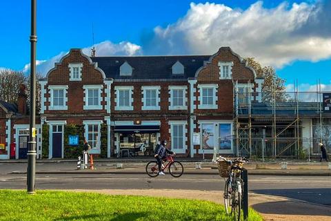 Hampton Court Parade, East Molesey, KT8