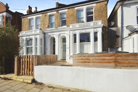 2 bedroom apartment to rent, Wolfington Road, London, SE27