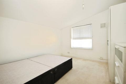 2 bedroom apartment to rent, Wolfington Road, London, SE27