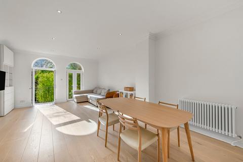 3 bedroom maisonette for sale, King George Square, Richmond, Surrey