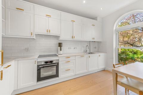 3 bedroom maisonette for sale, King George Square, Richmond, Surrey