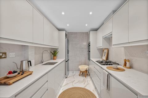 3 bedroom end of terrace house to rent, Pallister Terrace, Roehampton Vale, London