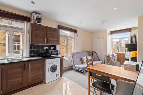 3 bedroom flat to rent, Niton Street, London
