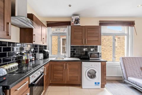 3 bedroom flat to rent, Niton Street, London