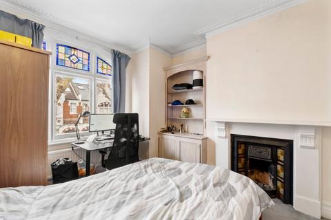 3 bedroom flat to rent, Niton Street, London
