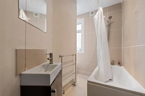 3 bedroom flat to rent, Niton Street, London