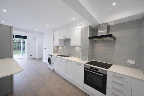 2 bedroom flat to rent, Rectory Grove, LONDON