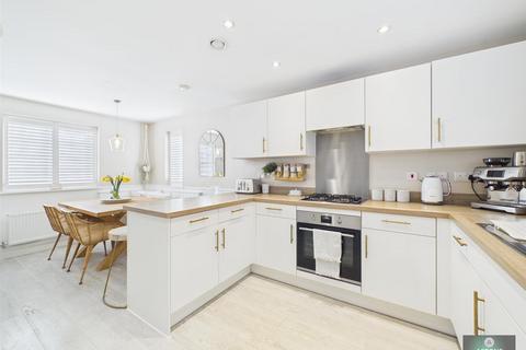 undefined, Eames Way, Forge Wood RH10