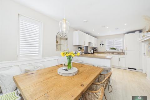 undefined, Eames Way, Forge Wood RH10